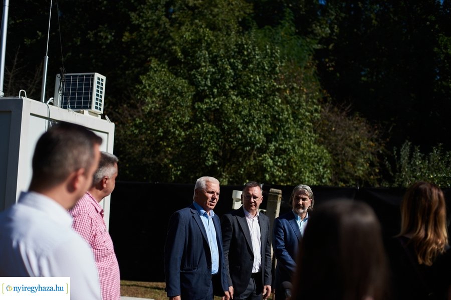 Légszennyezettség mérő átadó