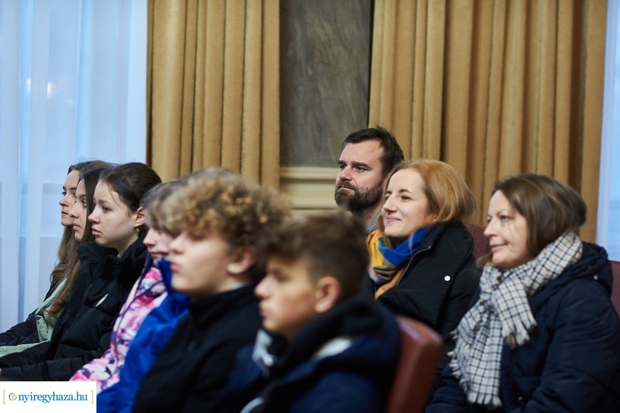 Lengyel diákok a Városházán 20221207