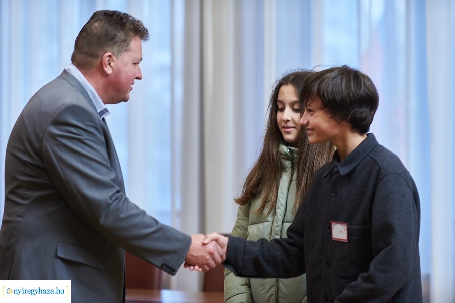 Lengyel diákok a Városházán 20221207