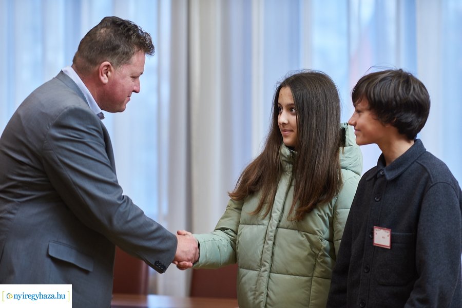 Lengyel diákok a Városházán 20221207