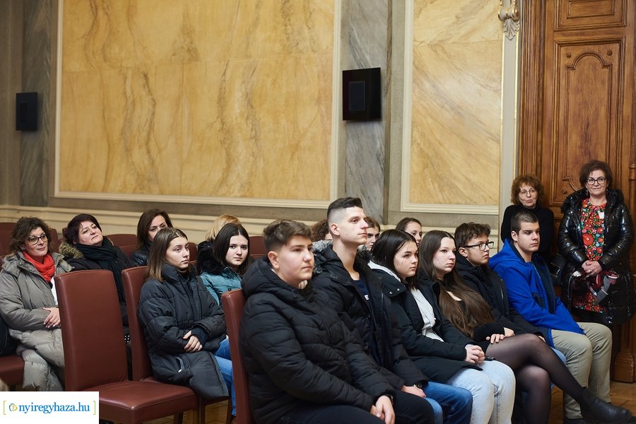 Lengyel diákok a Városházán 20221207