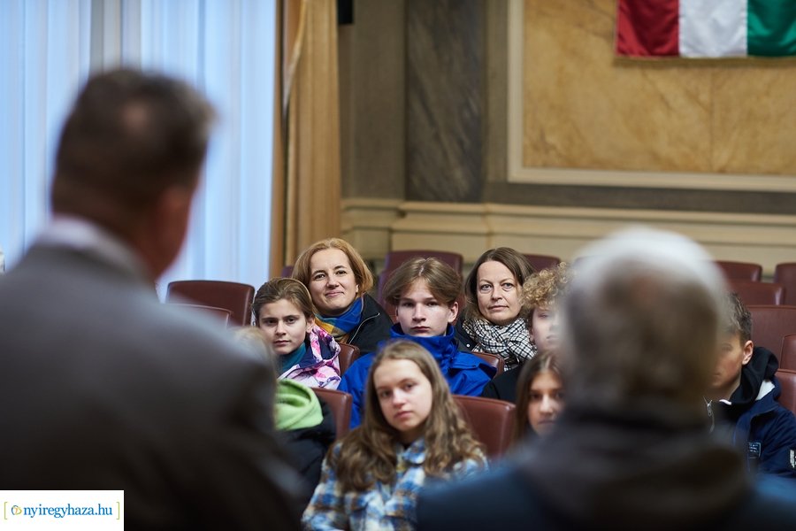 Lengyel diákok a Városházán 20221207