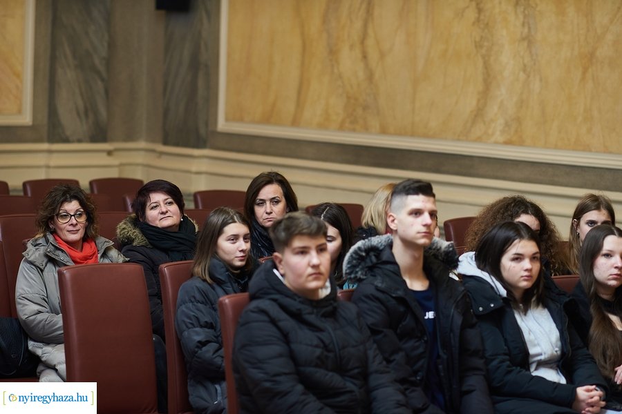 Lengyel diákok a Városházán 20221207