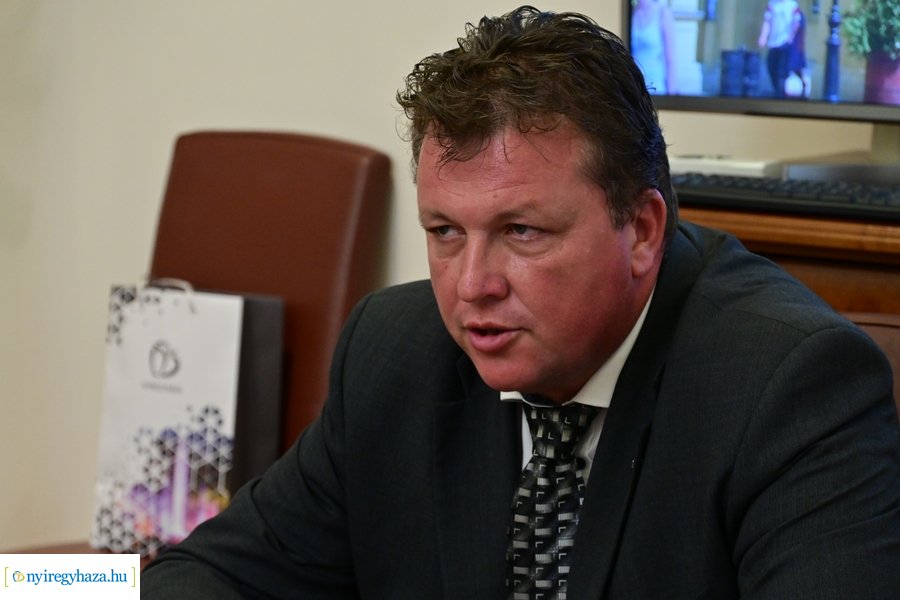 Lengyel diákok a Városházán 20240604