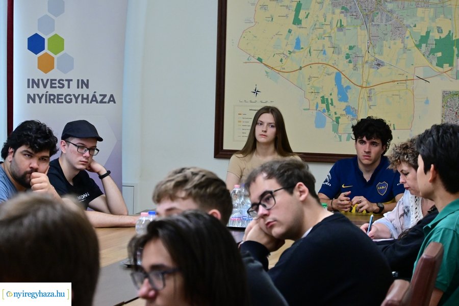 Lengyel diákok a Városházán 20240614