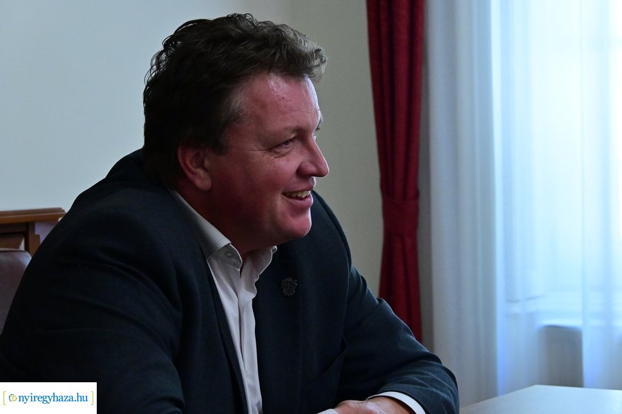 Lengyel diákok a Városházán 20240614