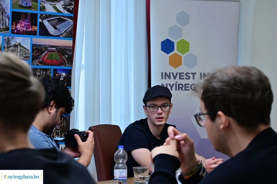 Lengyel diákok a Városházán 20240614