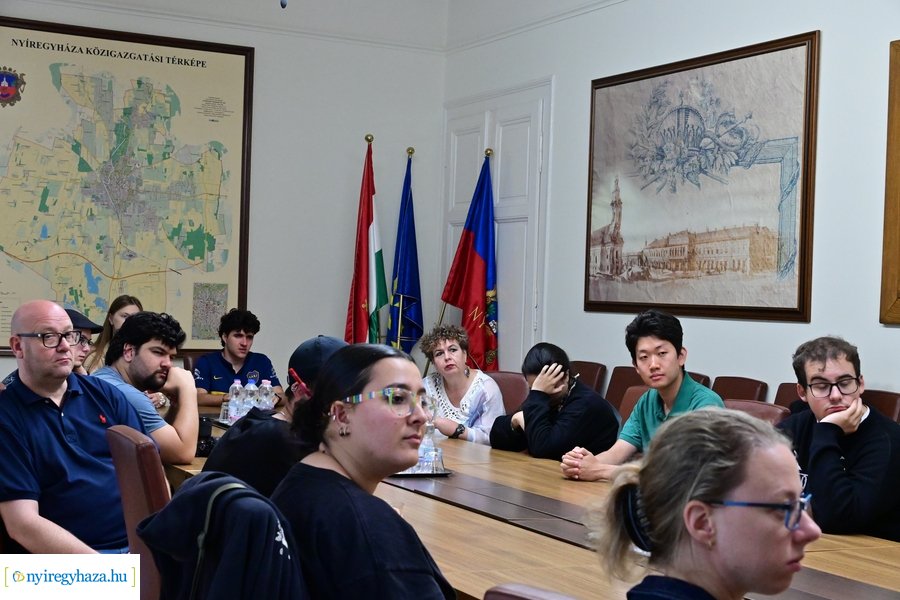 Lengyel diákok a Városházán 20240614