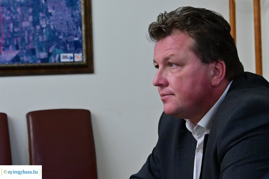 Lengyel diákok a Városházán 20240614