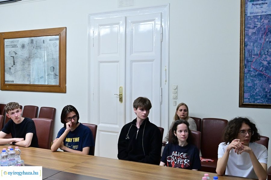 Lengyel diákok a Városházán 20240614