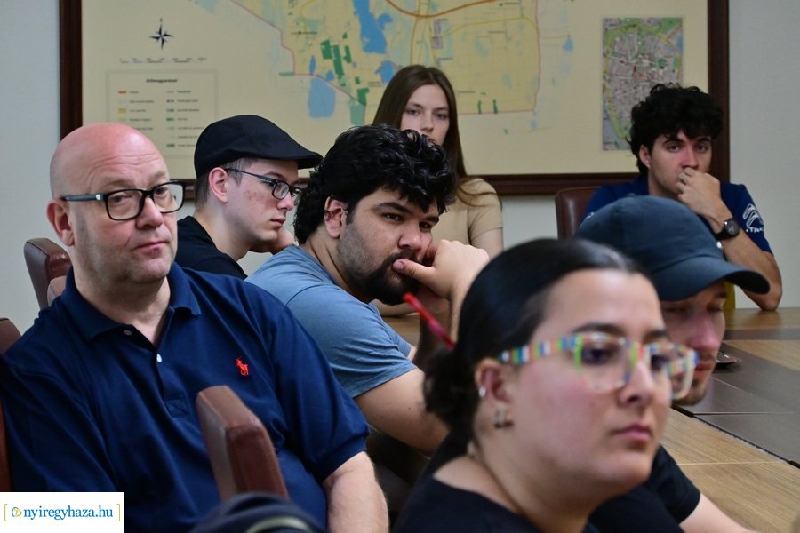 Lengyel diákok a Városházán 20240614