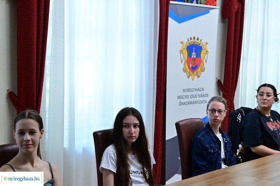 Lengyel diákok a Városházán 20240614