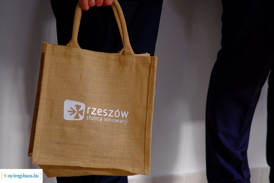 Lengyel képzőművészek kiállítása a Pál Gyula teremben