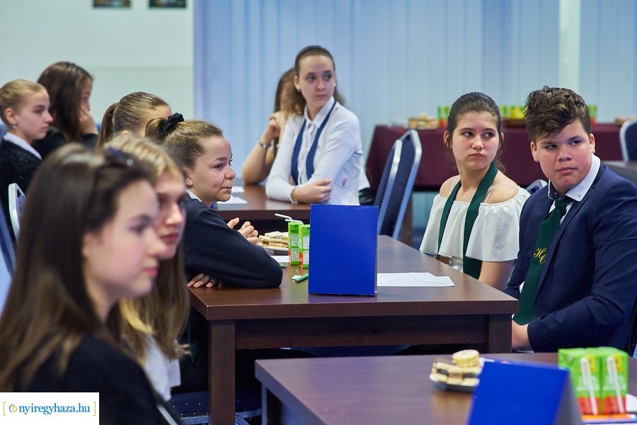 Lengyel-magyar két jó barát - iskolai vetélkedő