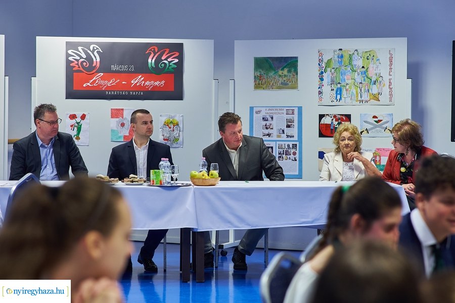 Lengyel-magyar két jó barát - iskolai vetélkedő