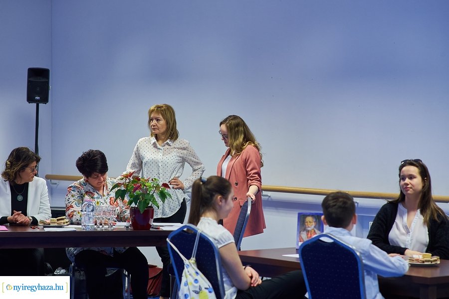 Lengyel-magyar két jó barát - iskolai vetélkedő