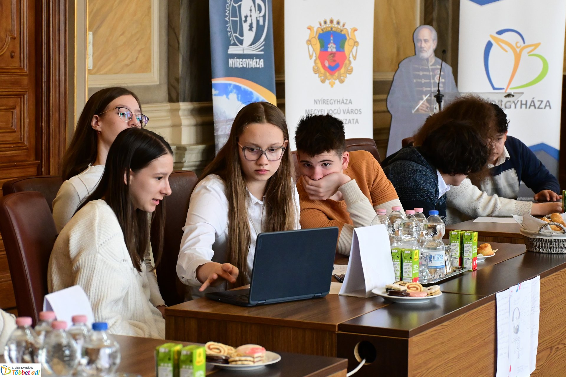 Lengyel-magyar két jó barát - vetélkedő a Városházán