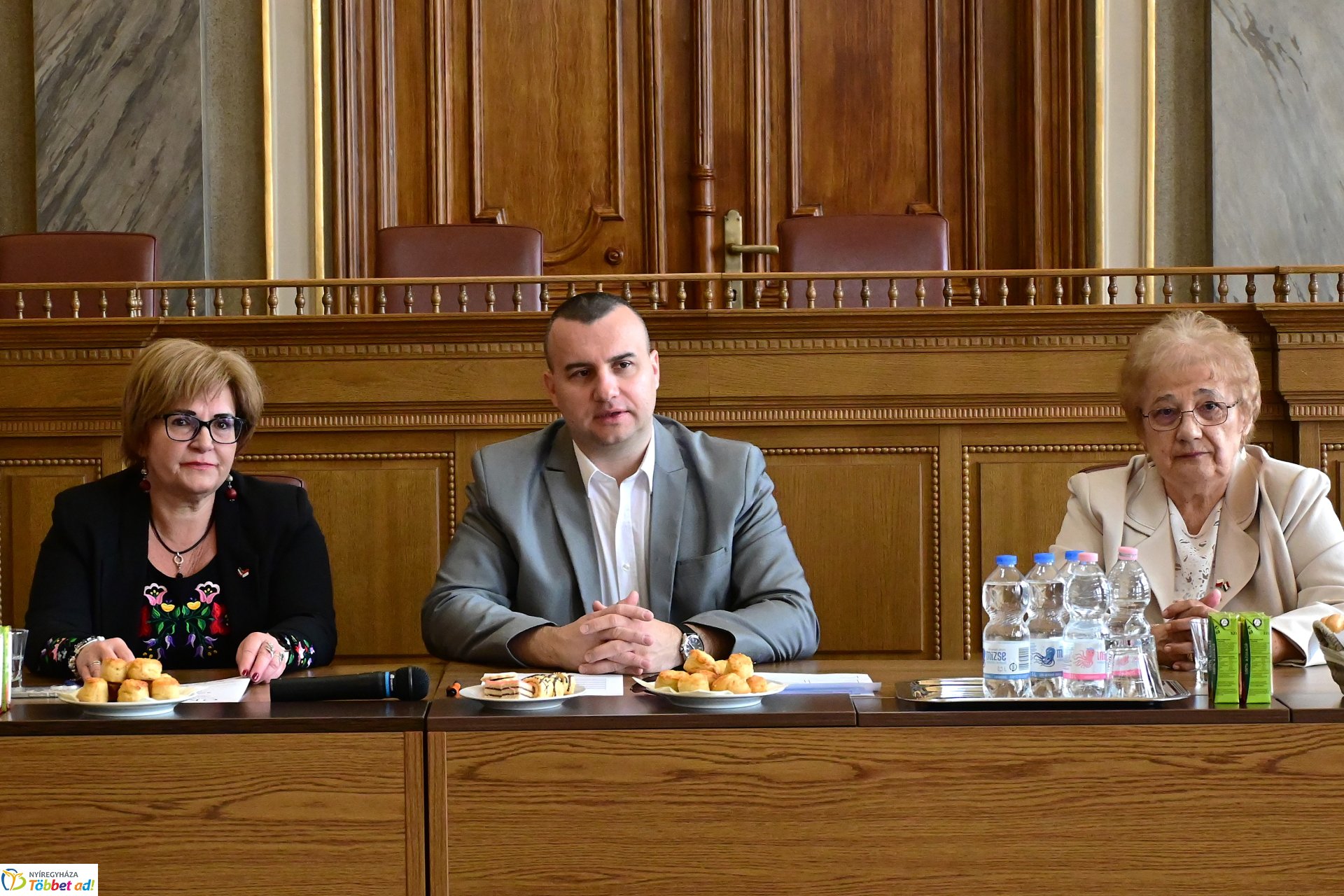 Lengyel-magyar két jó barát - vetélkedő a Városházán