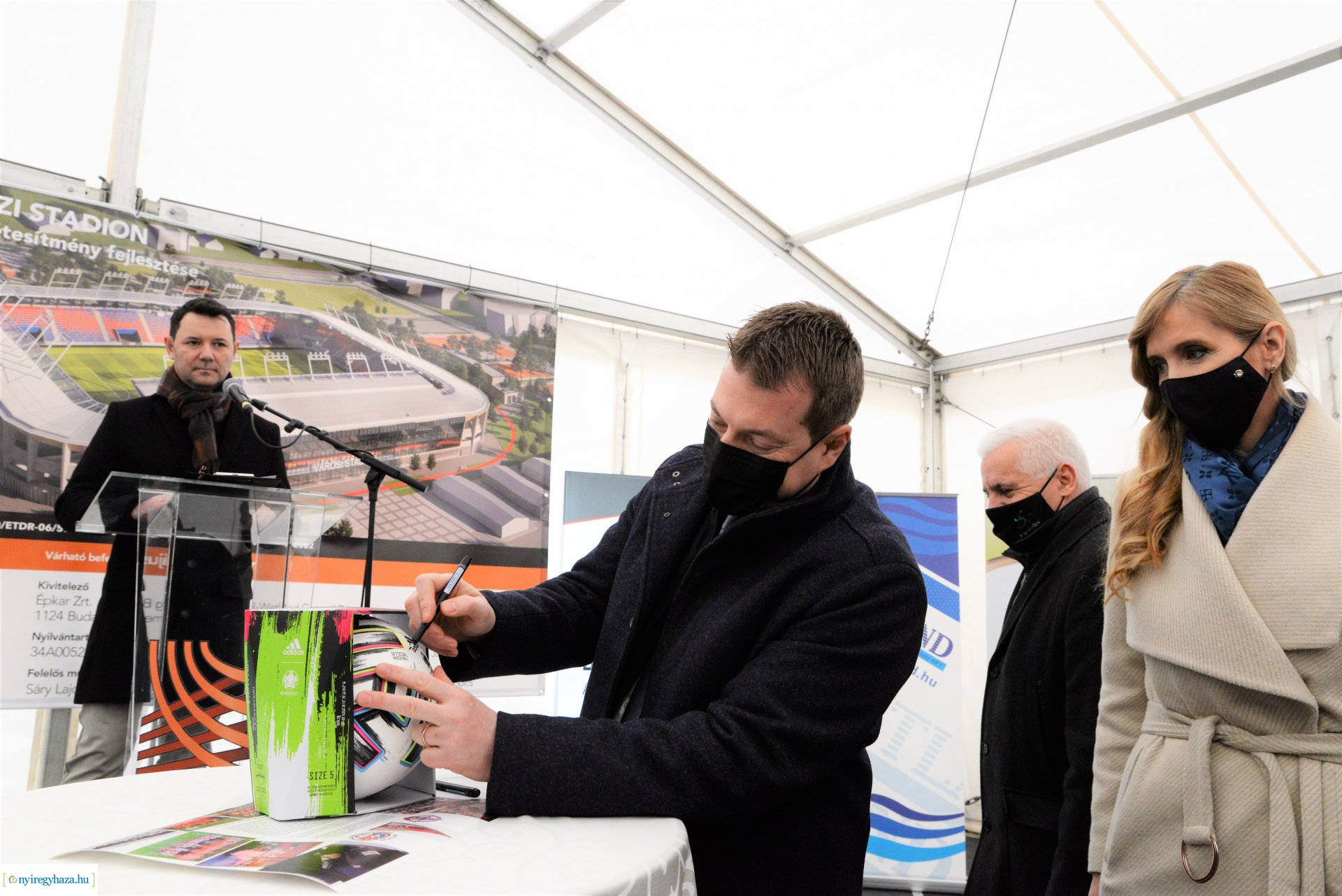 Letették az új stadion alapkövét