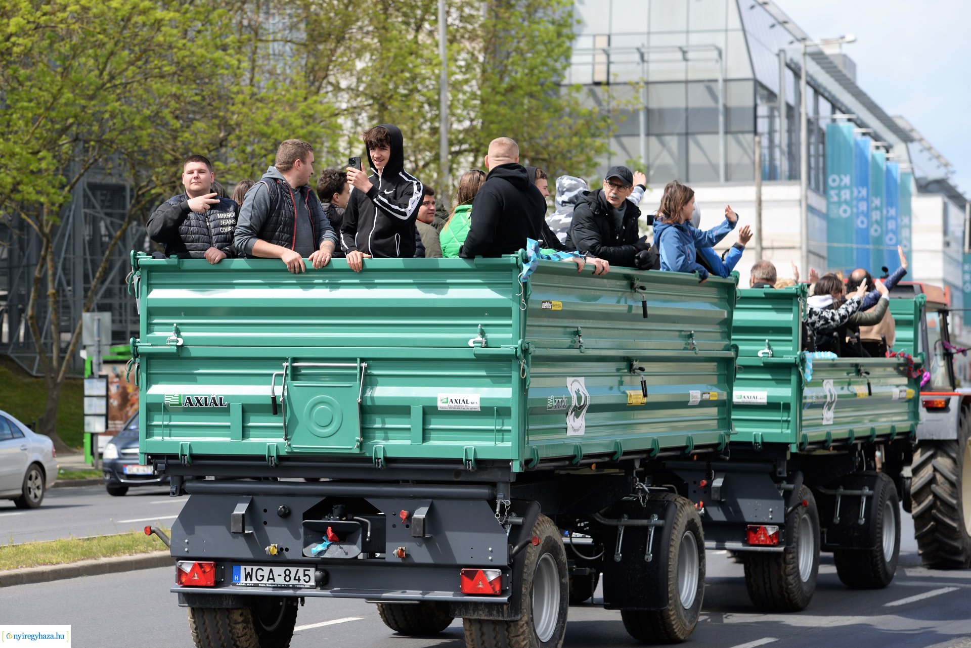 Lippais diákok traktoros felvonlása