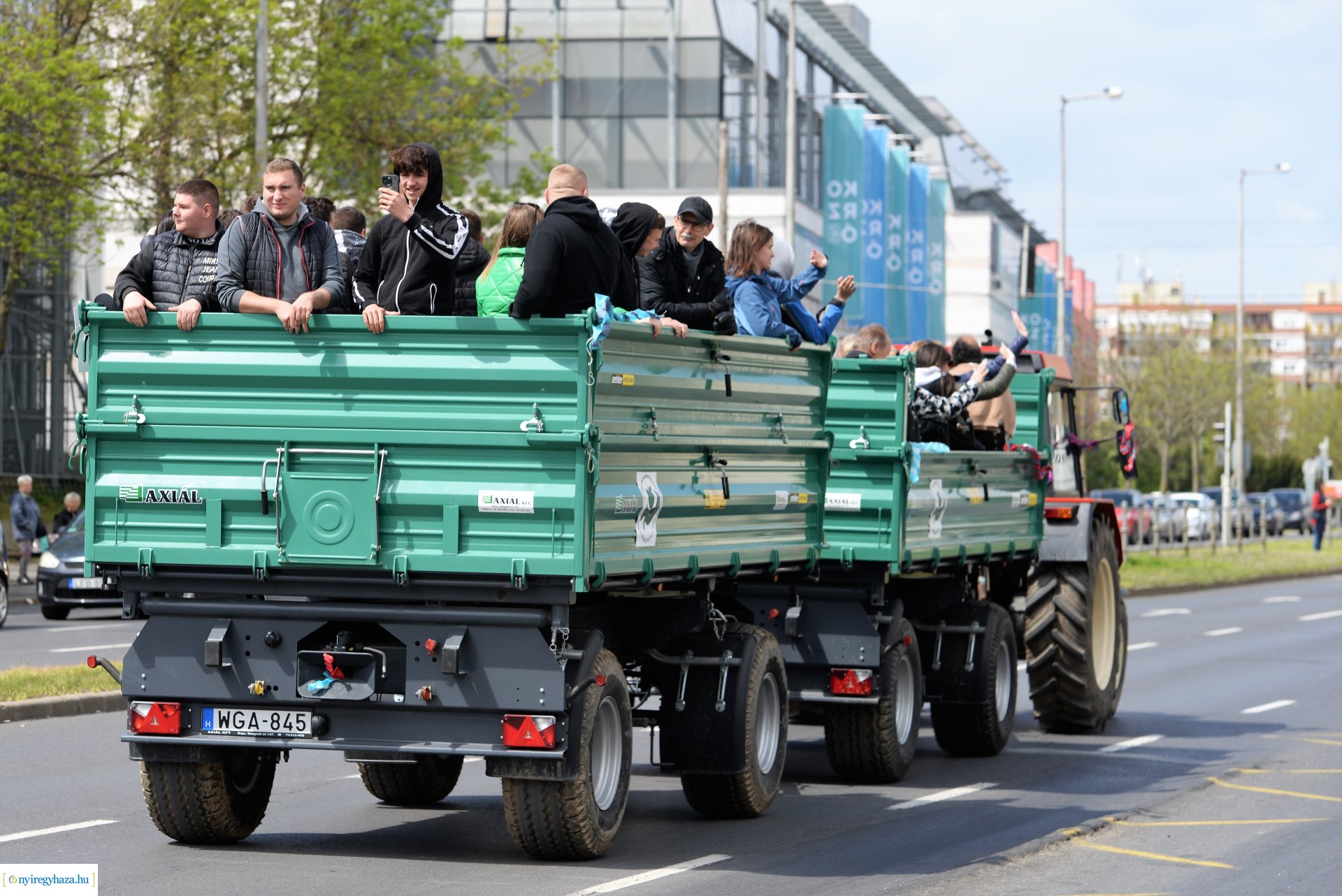 Lippais diákok traktoros felvonlása
