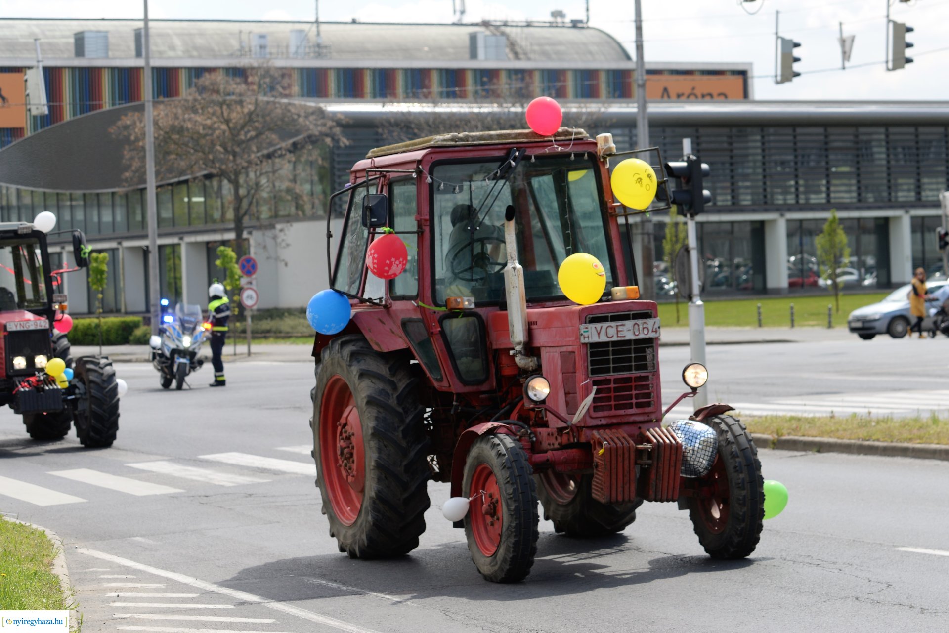 Lippais diákok traktoros felvonlása
