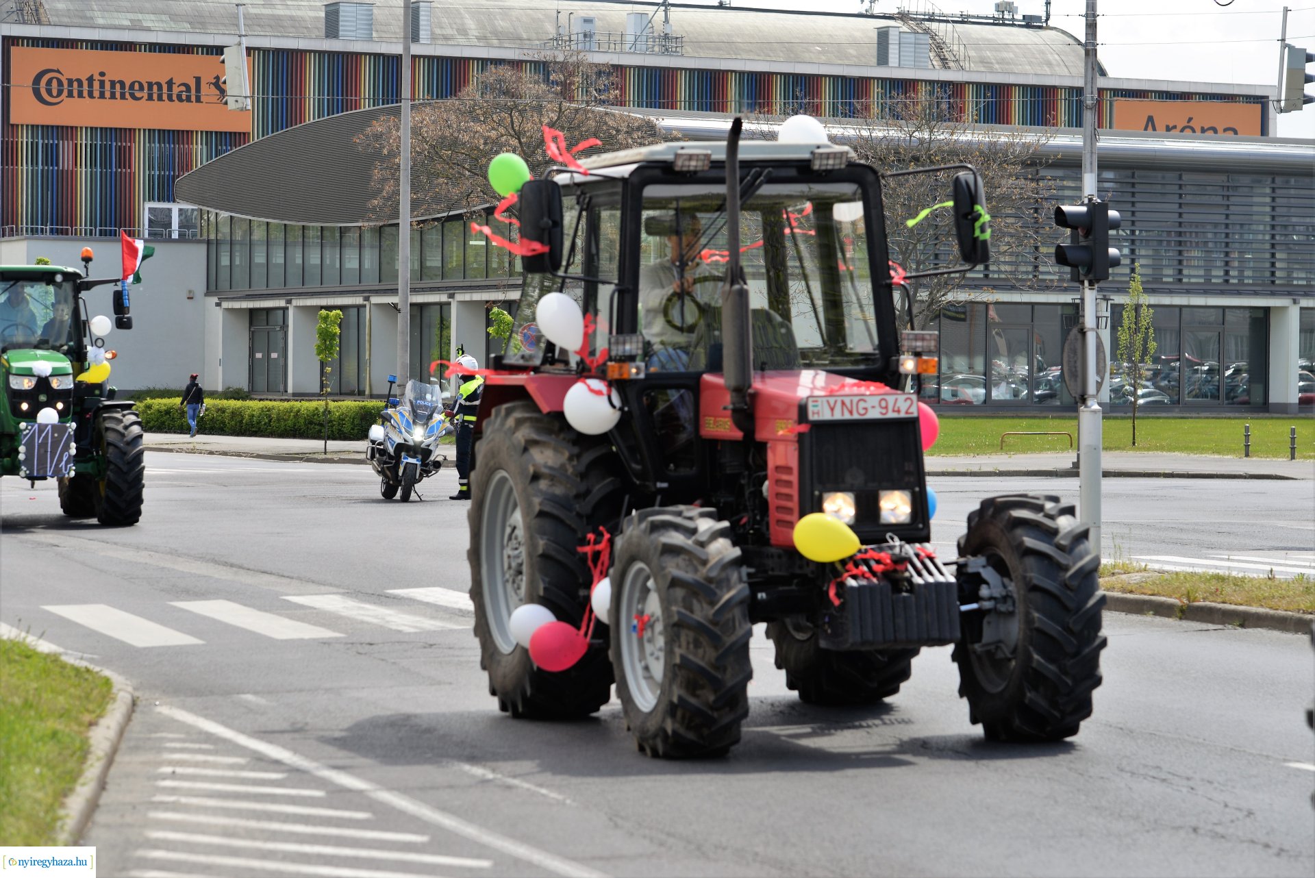 Lippais diákok traktoros felvonlása