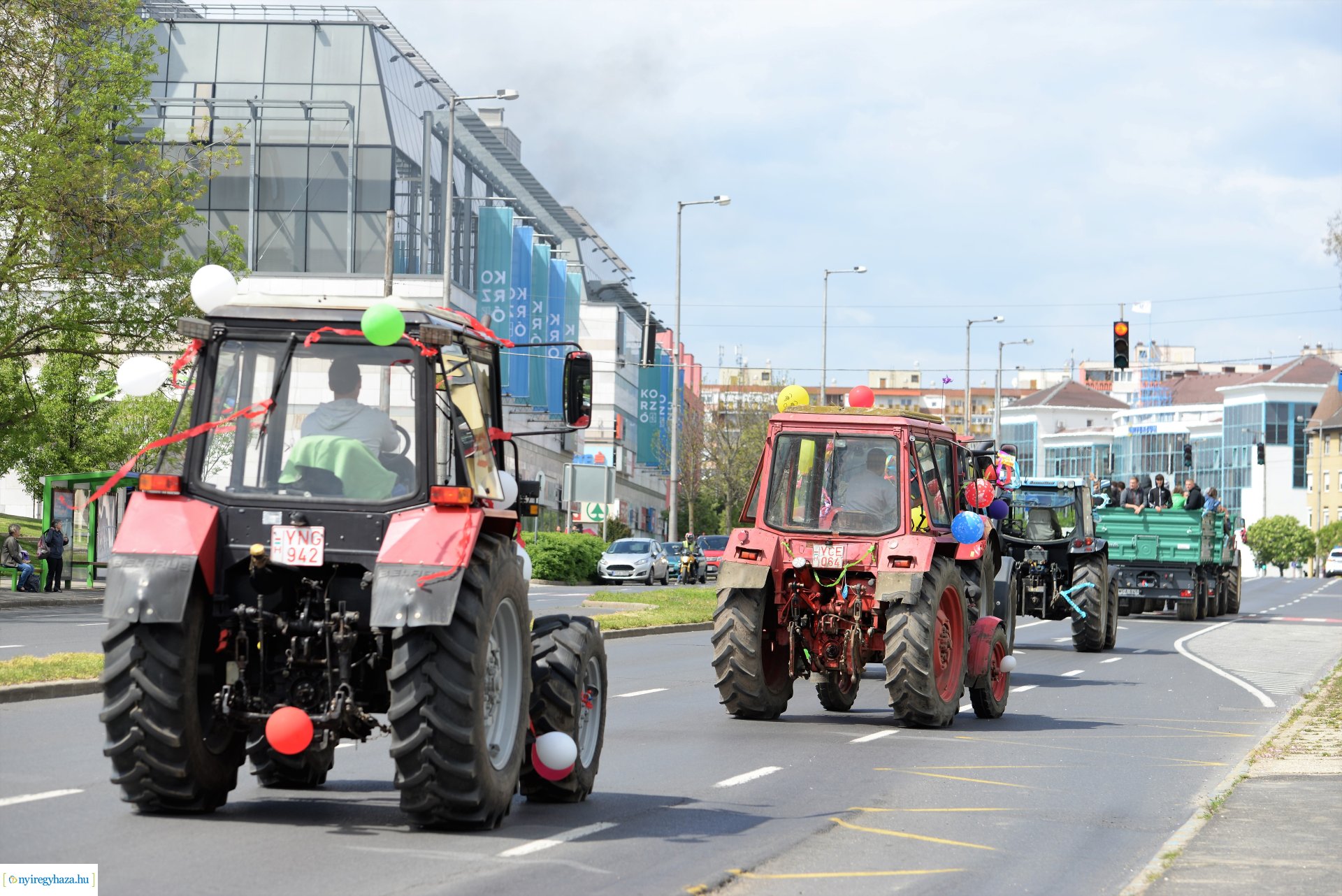 Lippais diákok traktoros felvonlása
