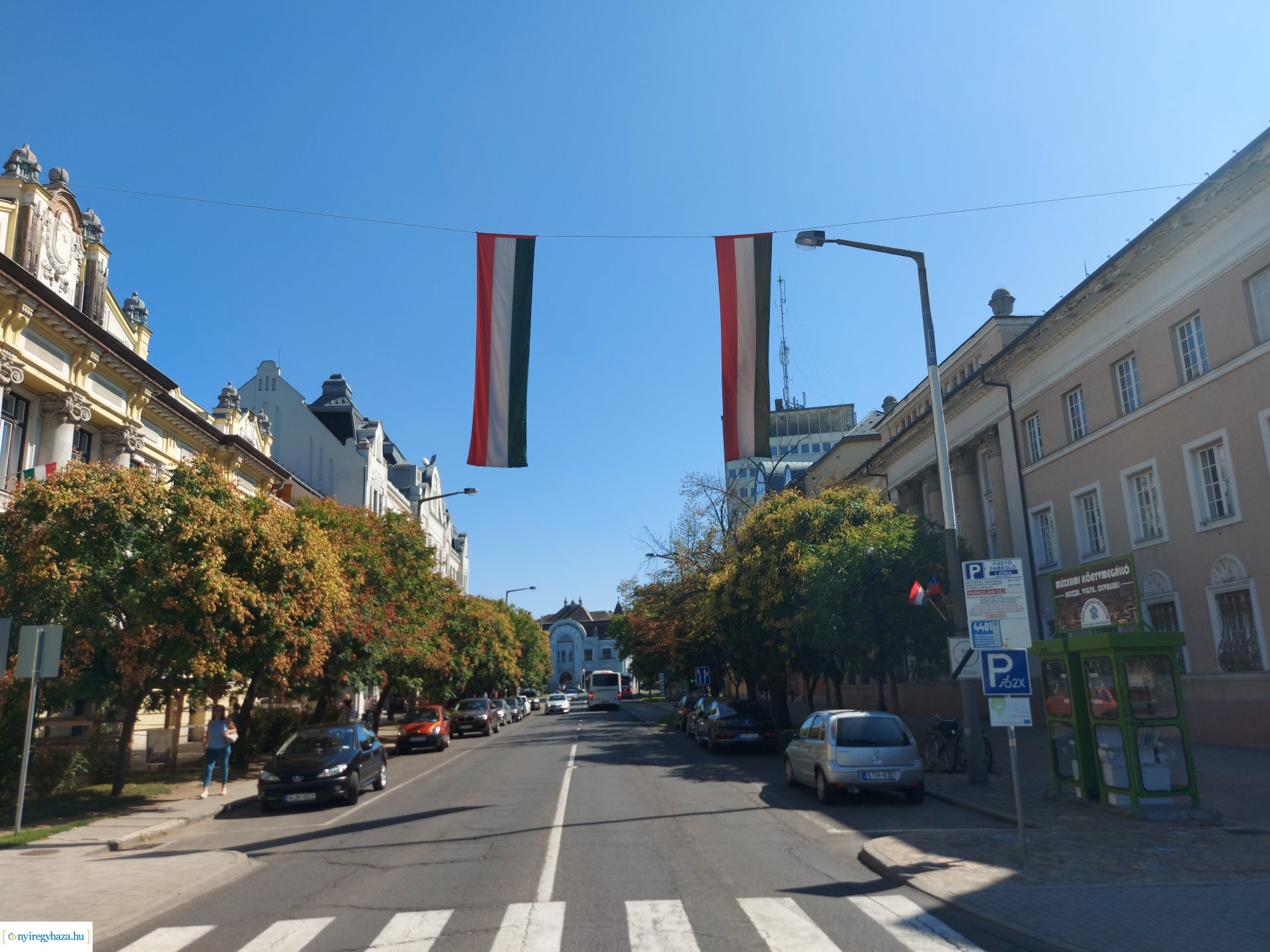 Lobogókkal díszítették fel Nyíregyháza középületeit 