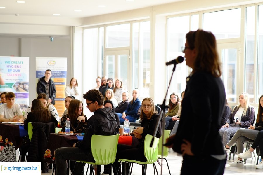 Logikai játék átadó az Inczédyben