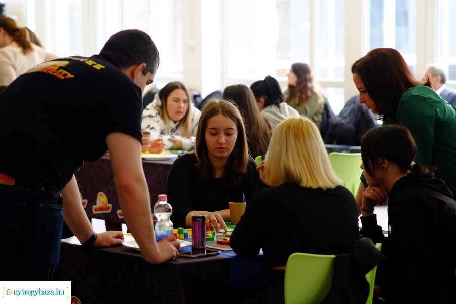 Logikai játék átadó az Inczédyben