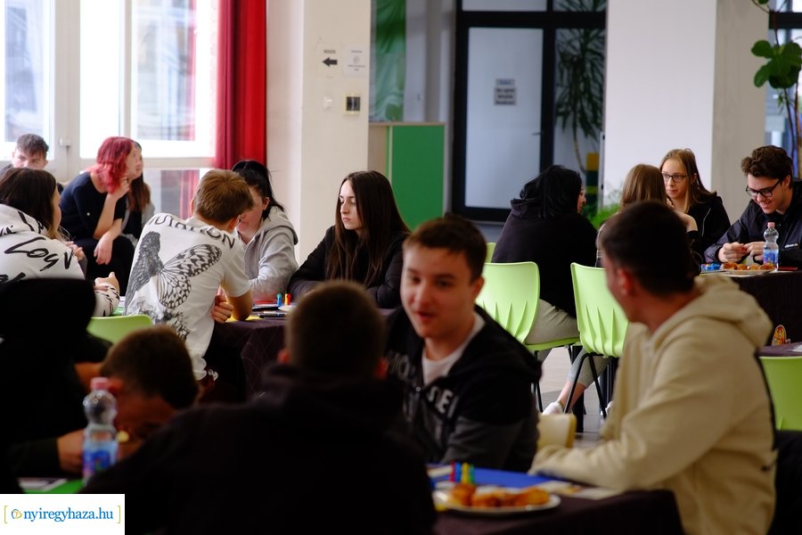 Logikai játék átadó az Inczédyben