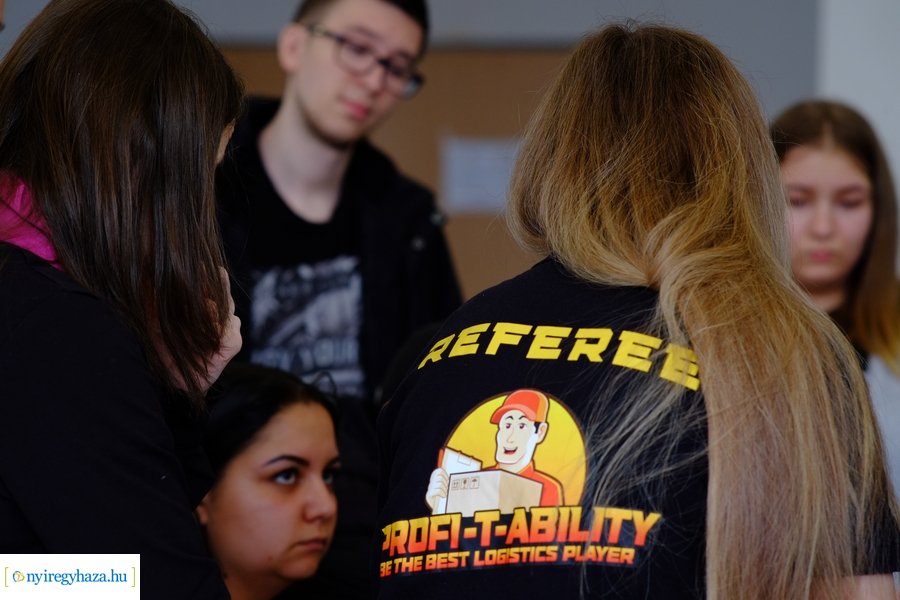 Logikai játék átadó az Inczédyben