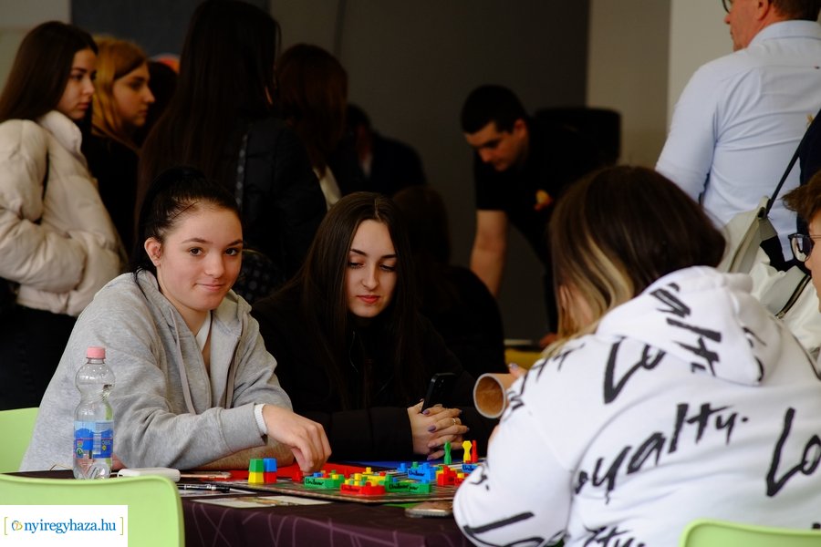 Logikai játék átadó az Inczédyben