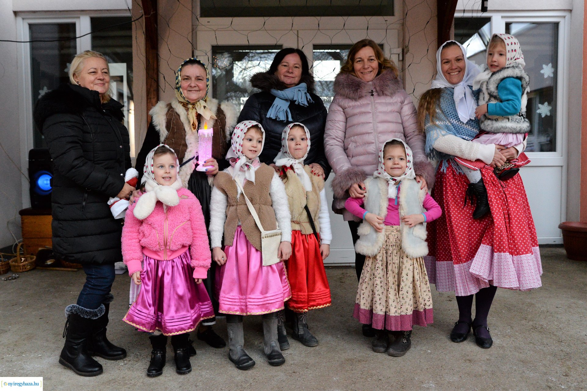 Lucázás és adventi vásár a Kerekerdő Óvodában