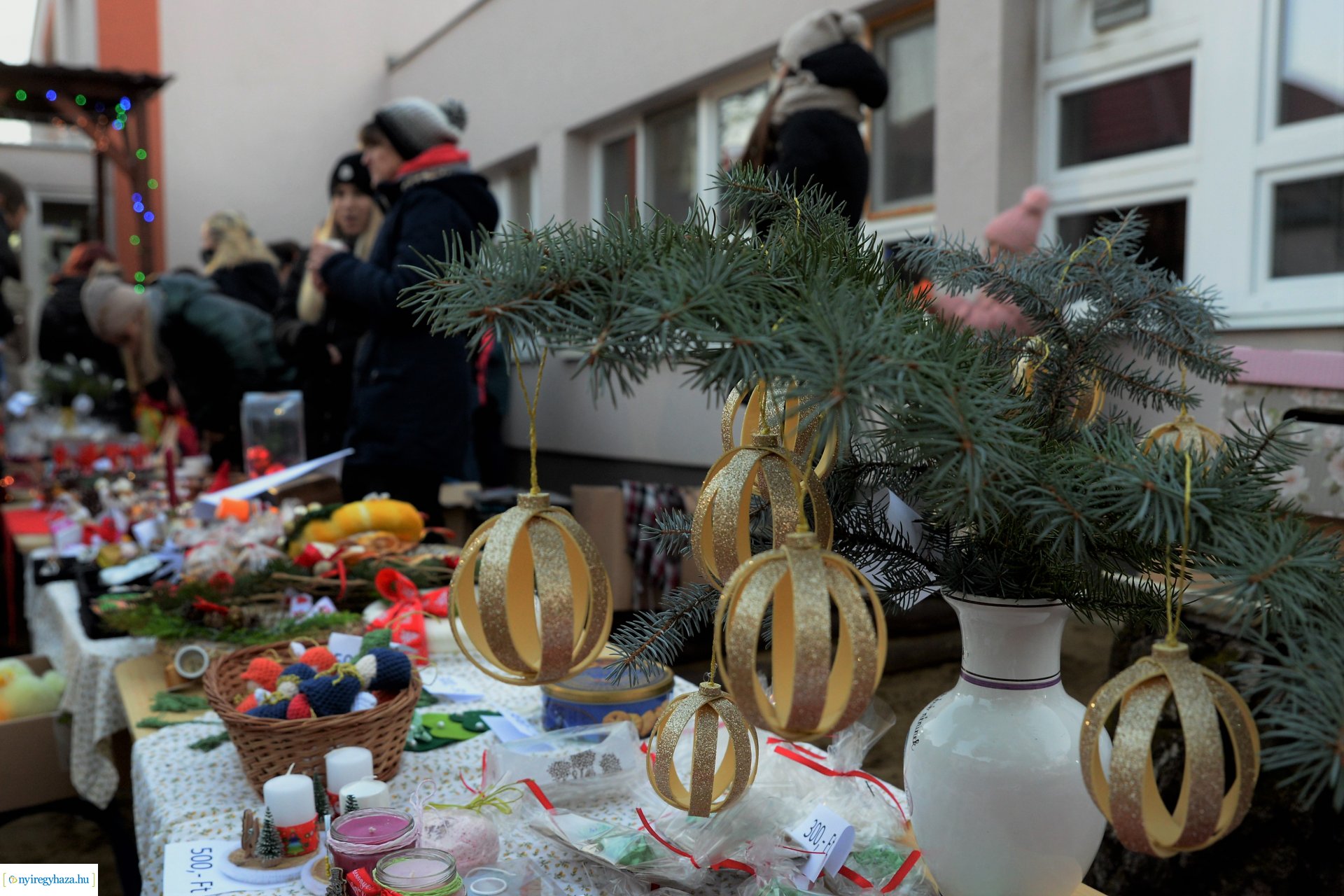 Lucázás és adventi vásár a Kerekerdő Óvodában