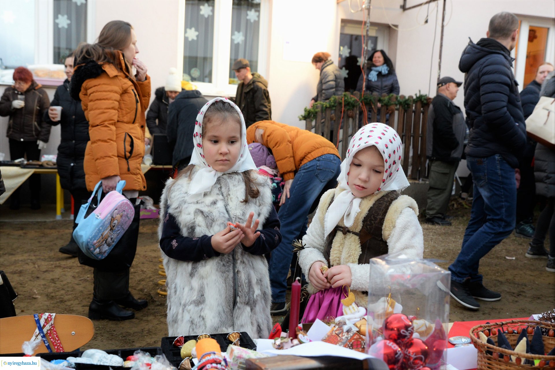 Lucázás és adventi vásár a Kerekerdő Óvodában
