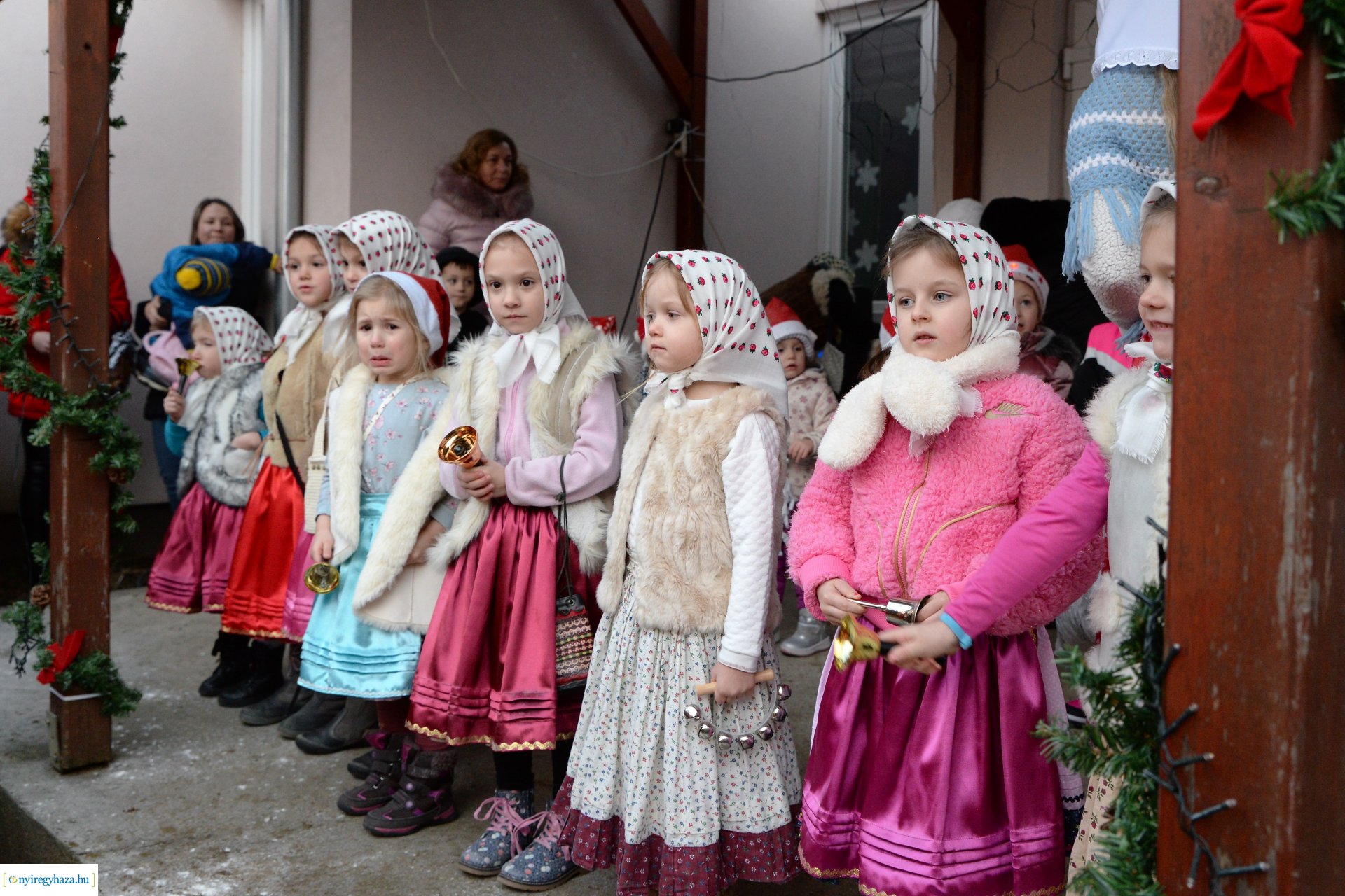 Lucázás és adventi vásár a Kerekerdő Óvodában