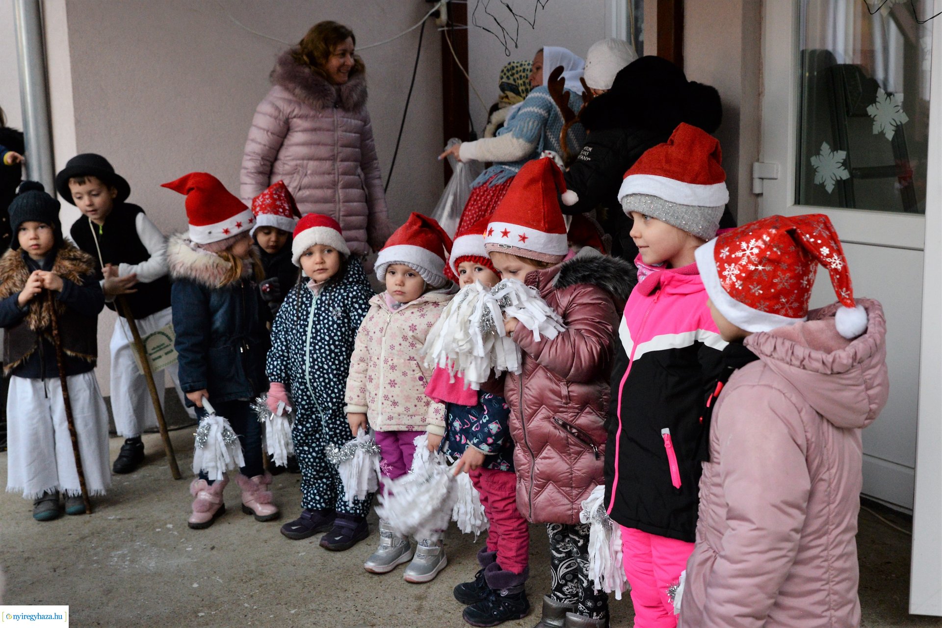Lucázás és adventi vásár a Kerekerdő Óvodában