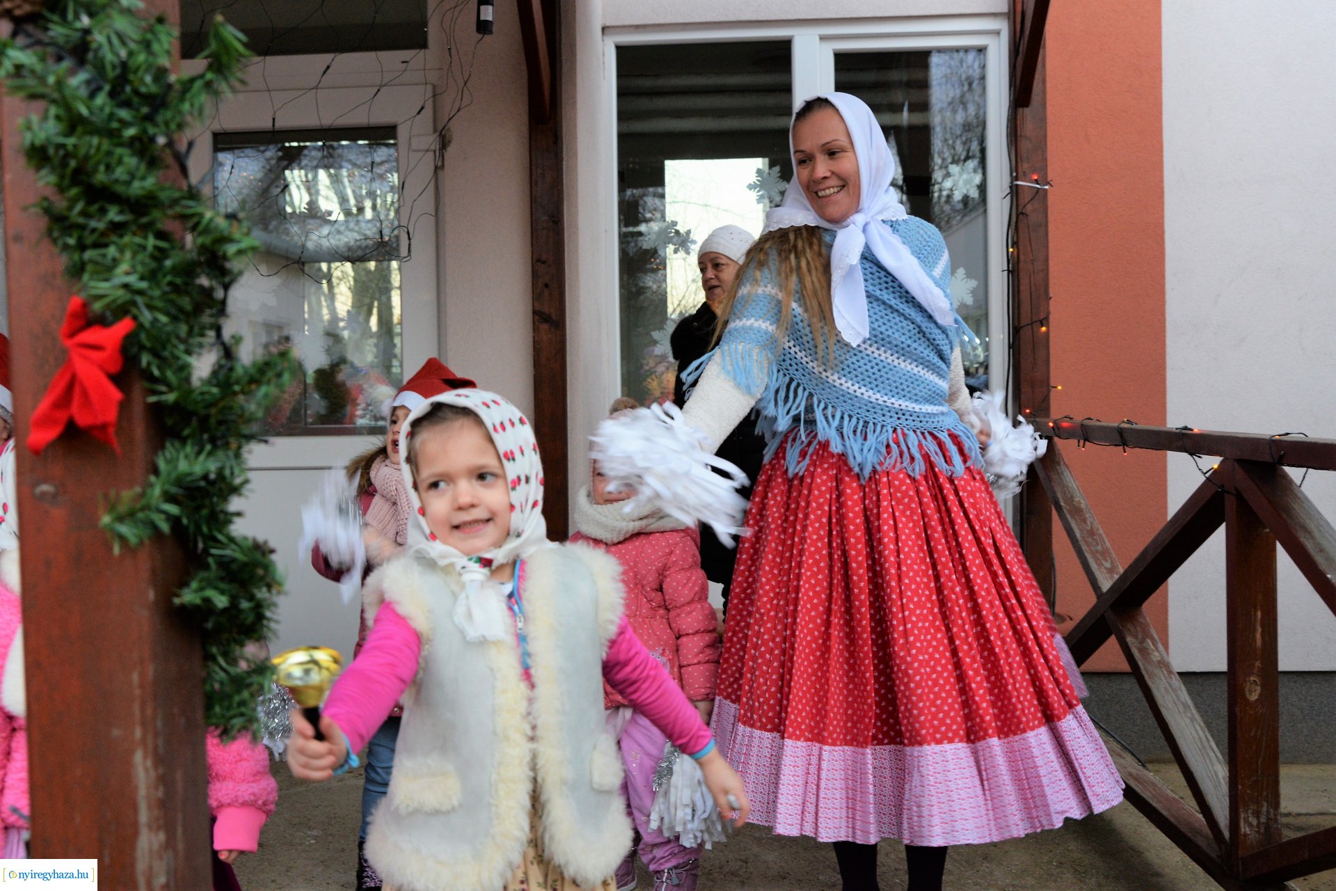 Lucázás és adventi vásár a Kerekerdő Óvodában
