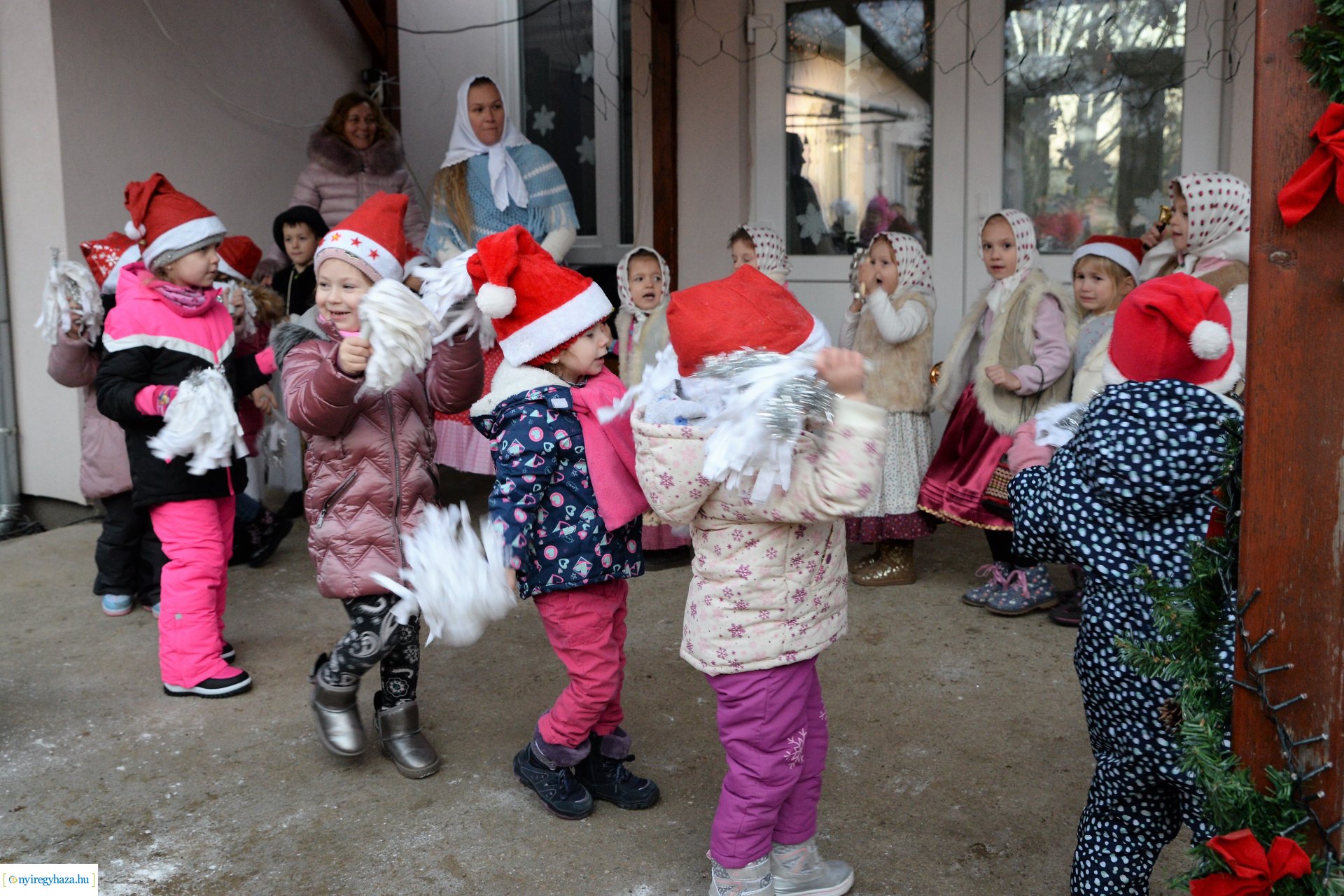 Lucázás és adventi vásár a Kerekerdő Óvodában