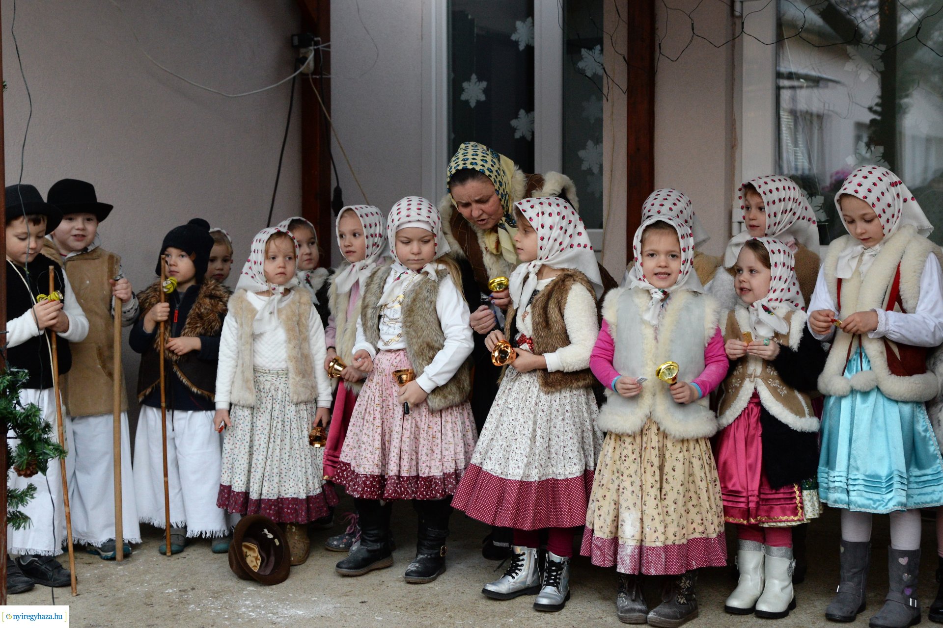 Lucázás és adventi vásár a Kerekerdő Óvodában