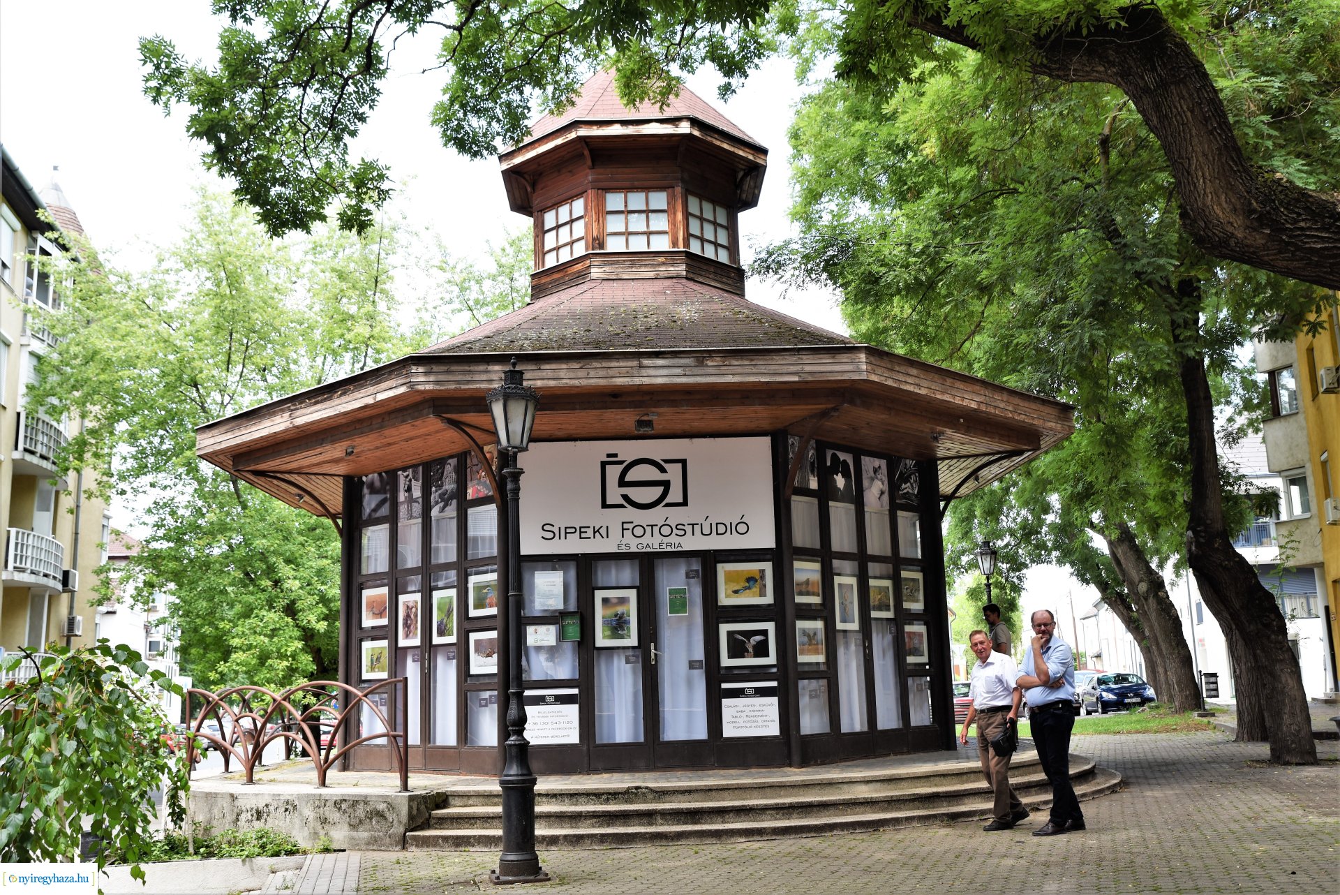 Madárlesen a Jászságban - kiállításmegnyitó a Nyírfa téri galérában