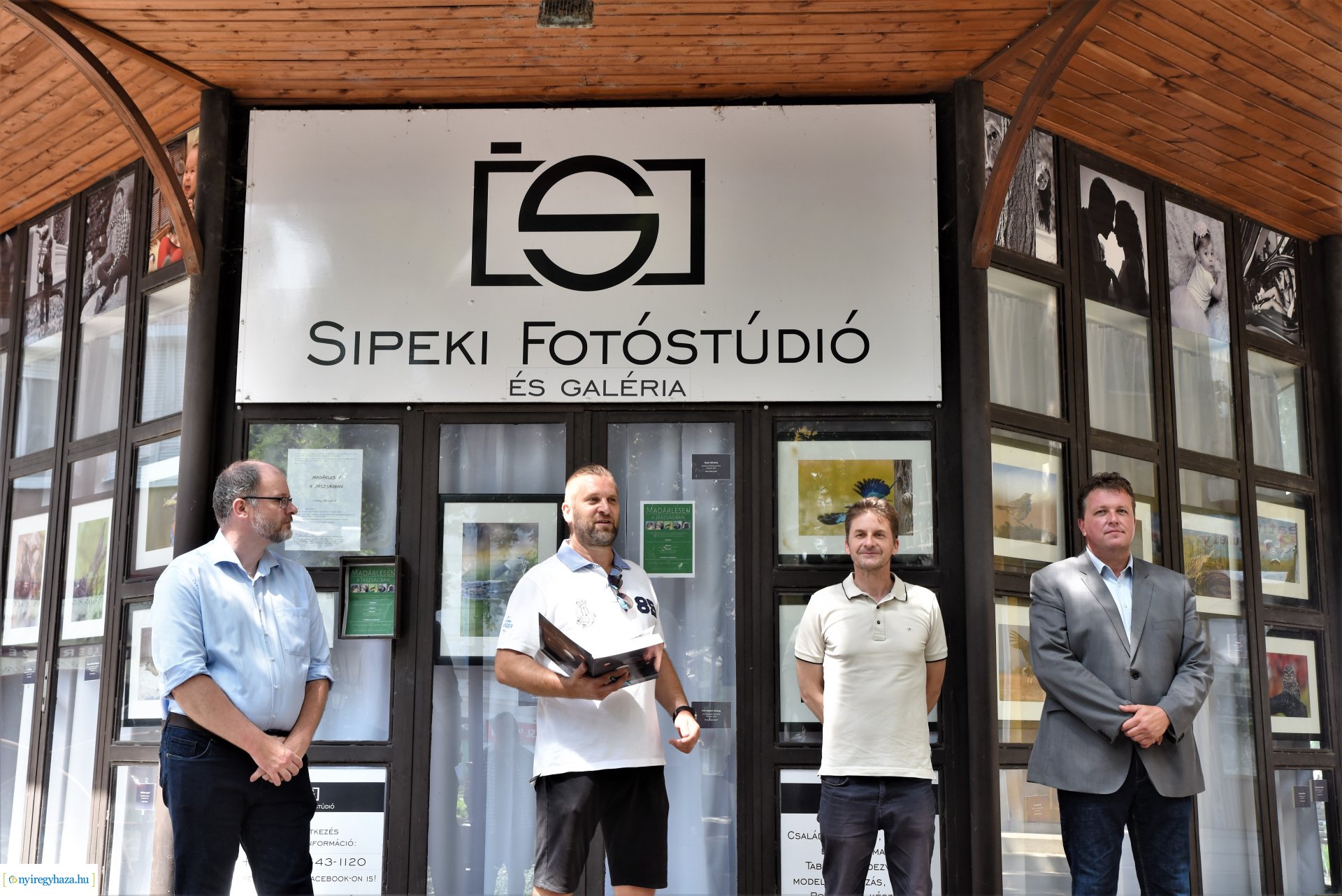 Madárlesen a Jászságban - kiállításmegnyitó a Nyírfa téri galérában