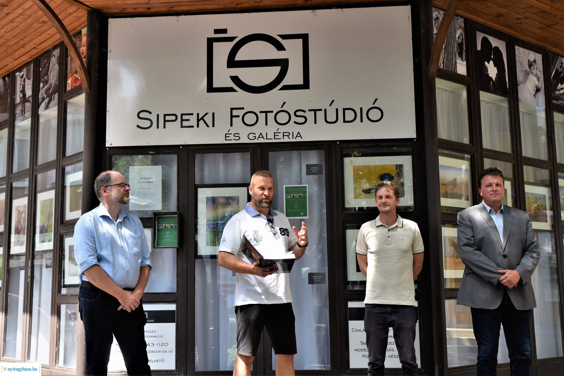 Madárlesen a Jászságban - kiállításmegnyitó a Nyírfa téri galérában