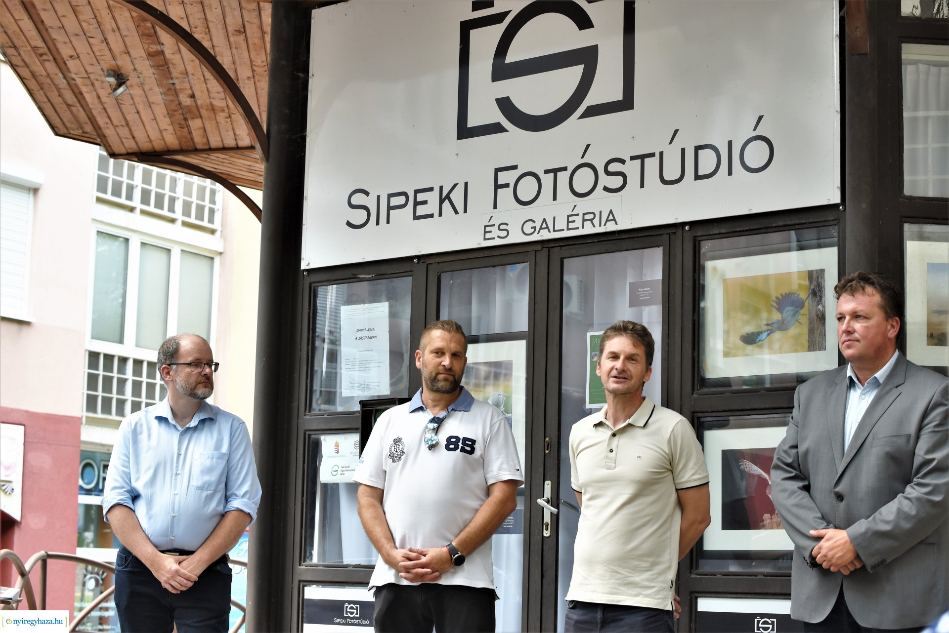 Madárlesen a Jászságban - kiállításmegnyitó a Nyírfa téri galérában