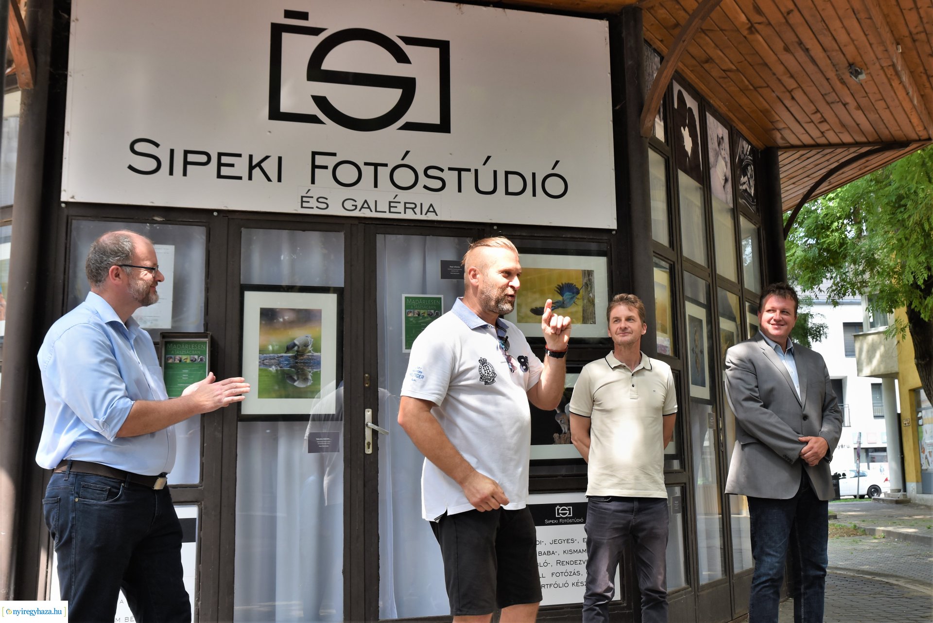 Madárlesen a Jászságban - kiállításmegnyitó a Nyírfa téri galérában