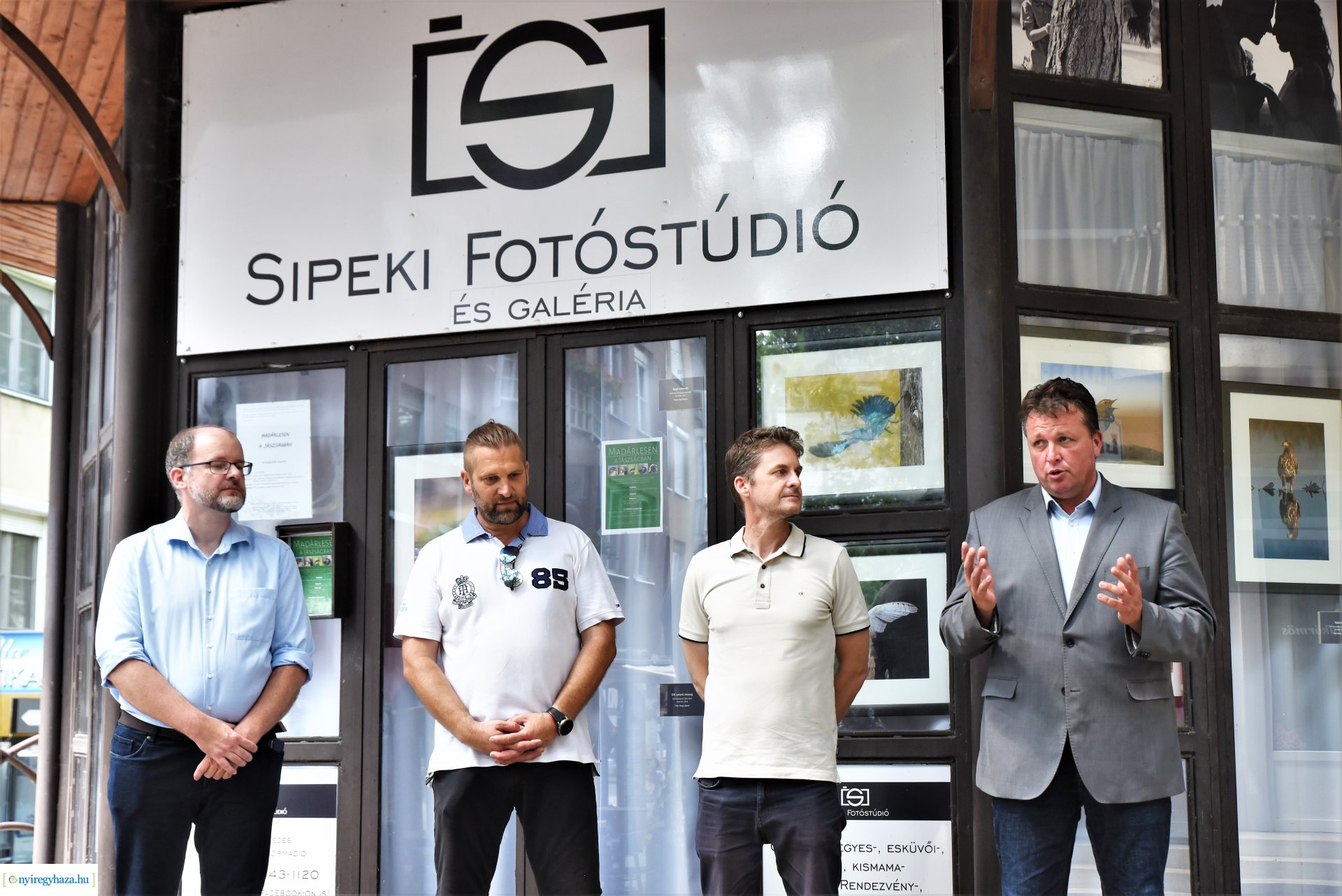 Madárlesen a Jászságban - kiállításmegnyitó a Nyírfa téri galérában