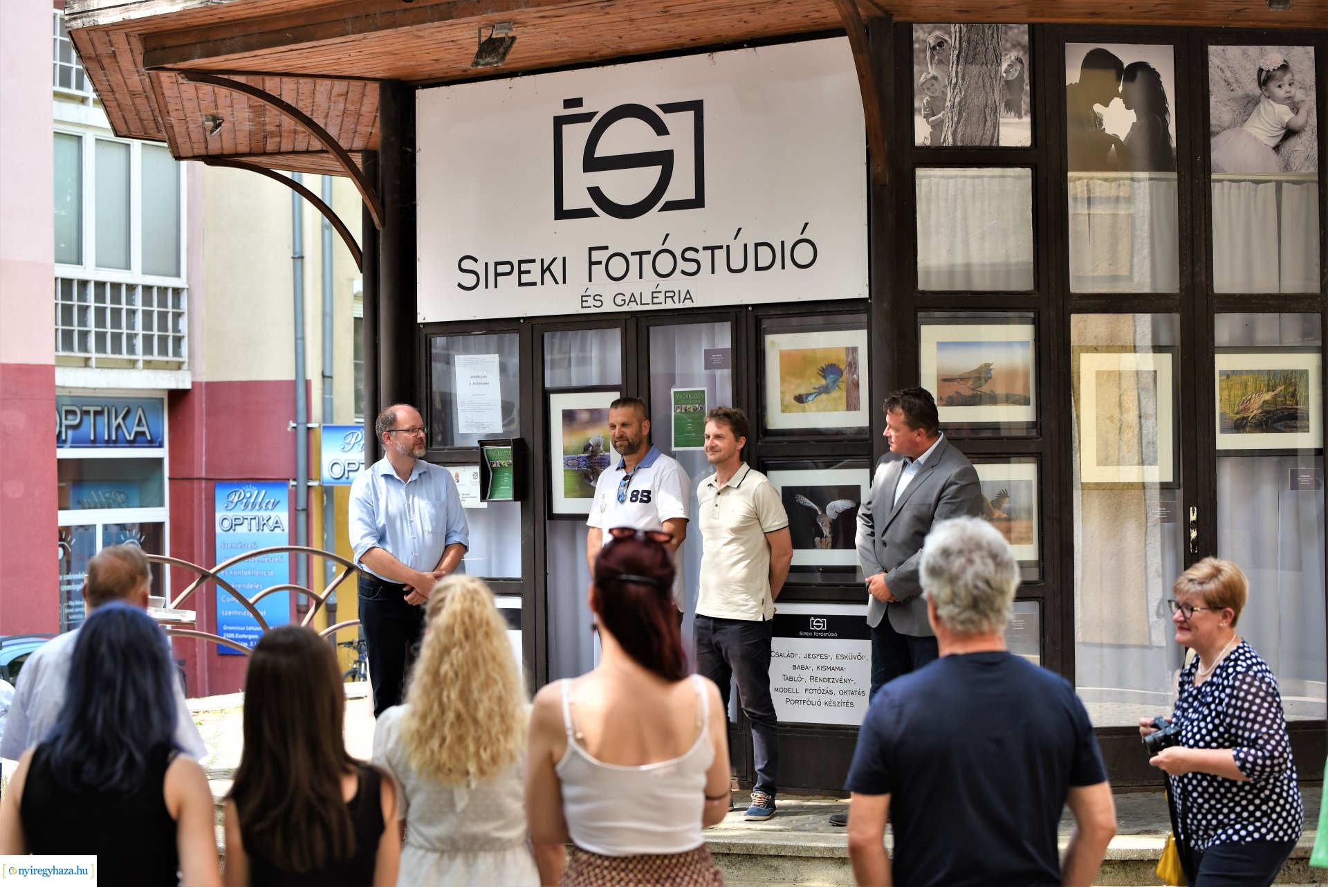 Madárlesen a Jászságban - kiállításmegnyitó a Nyírfa téri galérában