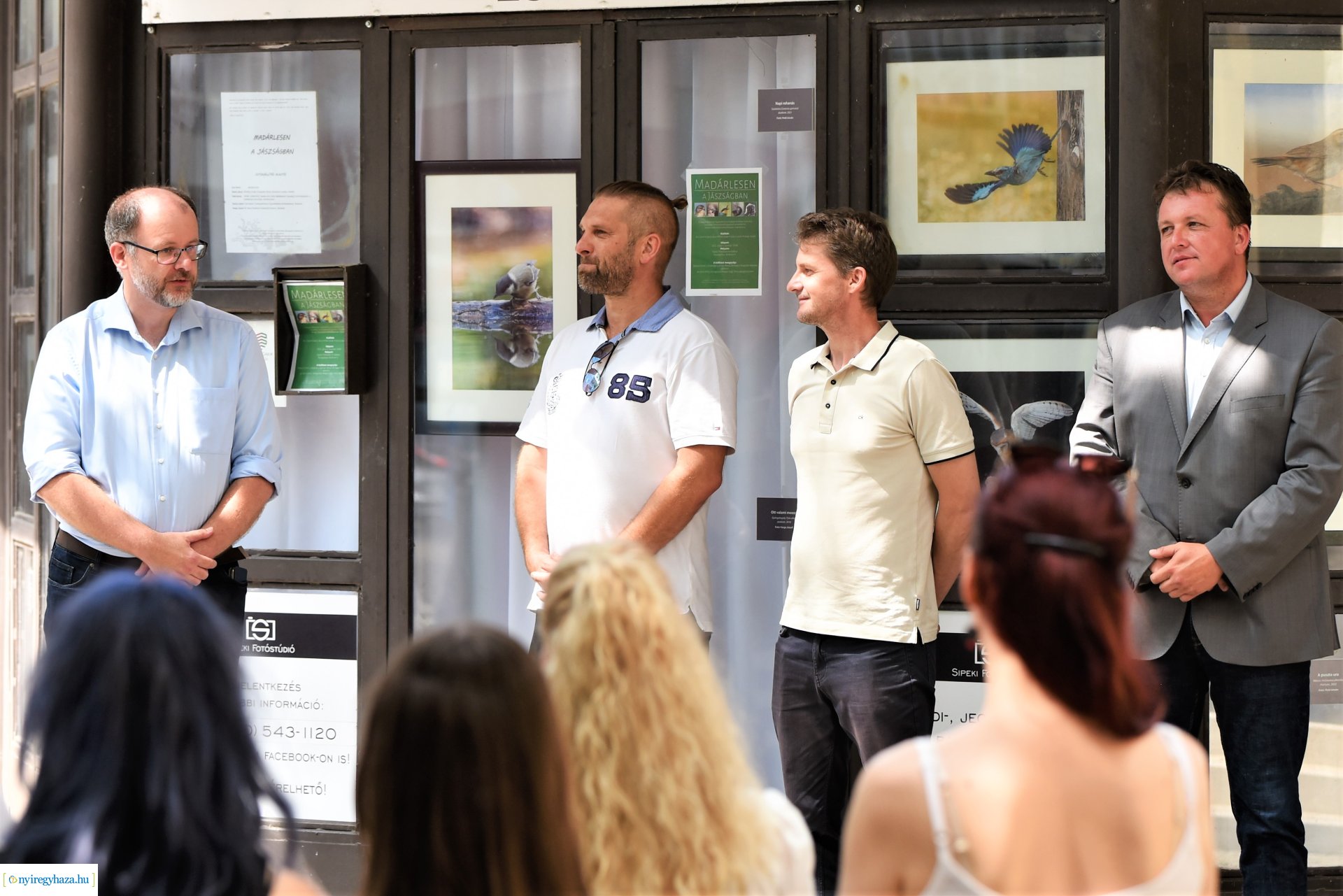 Madárlesen a Jászságban - kiállításmegnyitó a Nyírfa téri galérában